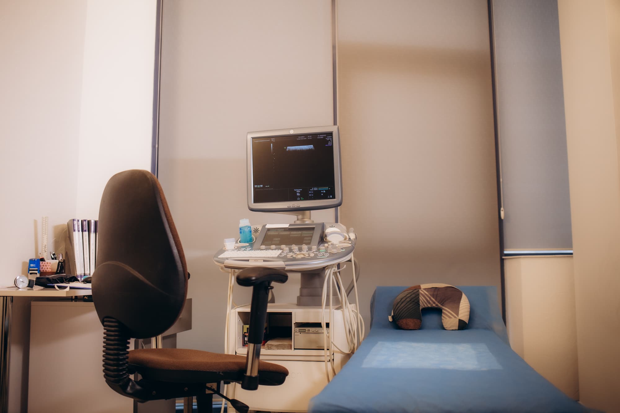 ADOBESTOCK_733741778 | Alsace Débosselage Optimiser l’assise et le confort des chaises médicales : les choix de matériaux idéaux Guebwiller 0