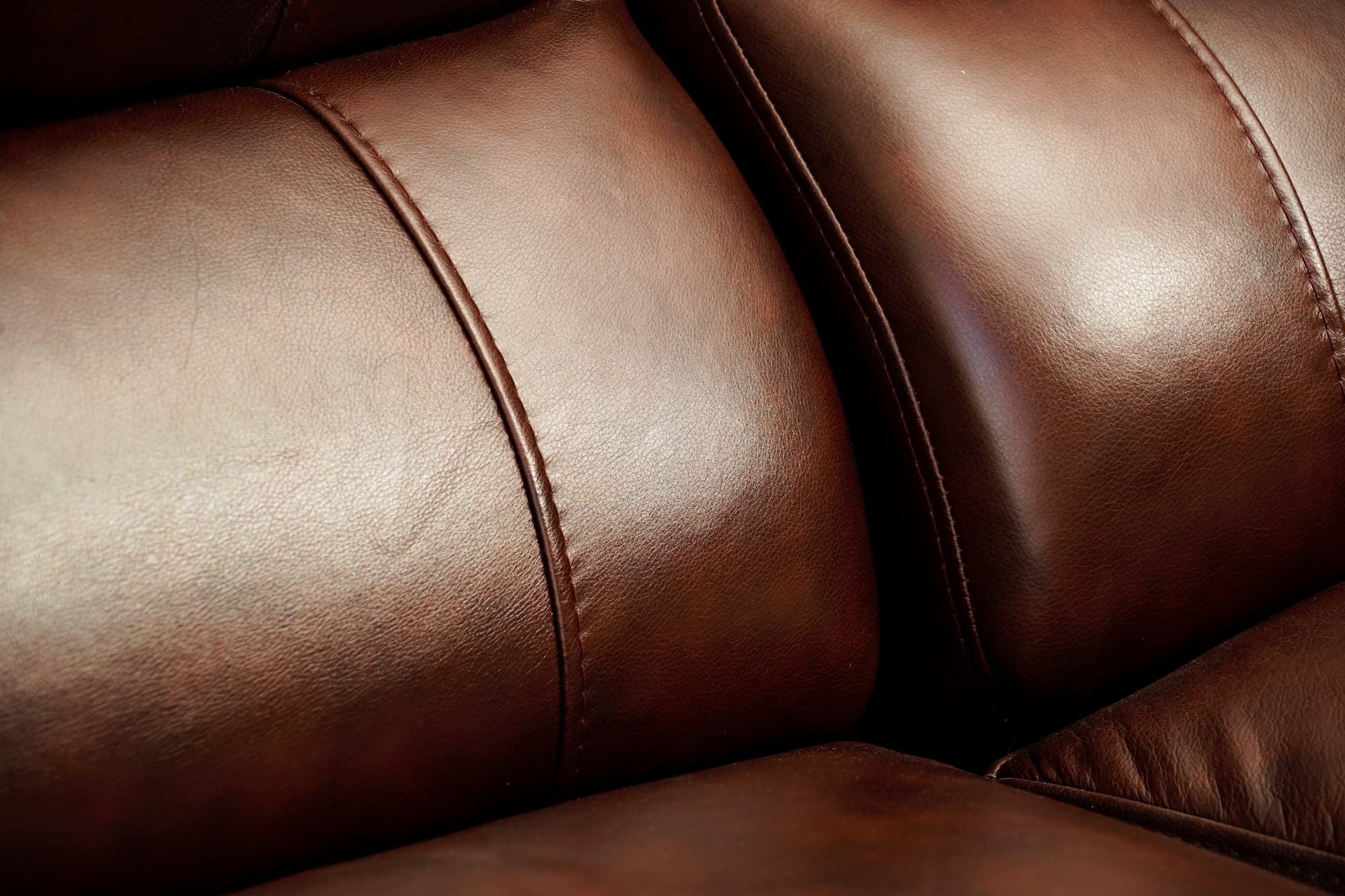 Comment entretenir les revêtements de vos meubles en cuir ou en sky ? Pfastatt