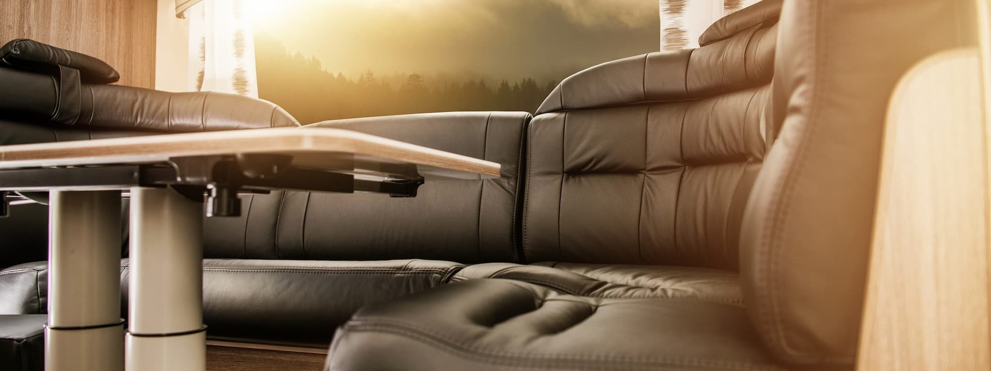 CAMPING_CAR_RENOVATION_SELLERIE 2000X750 | Alsace Débosselage / Alsace Sellerie Peut-on rendre un ancien camping-car aussi confortable qu’un neuf grâce à la sellerie ? Wittelsheim